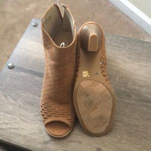 NWOT Peep toe booties